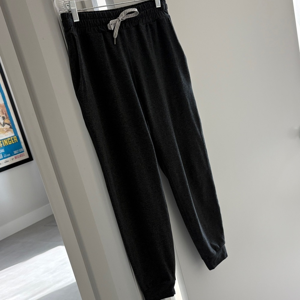 Vuori Jogger Performance Pants Small Women’s Charcoal Heather